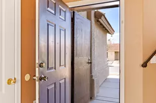 9272 N Golden Finch Ave, Tucson, AZ 85742 - Photo 11