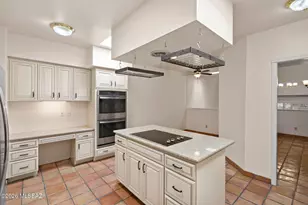 2000 E Campbell Terrace, Tucson, AZ 85718 - Photo 9