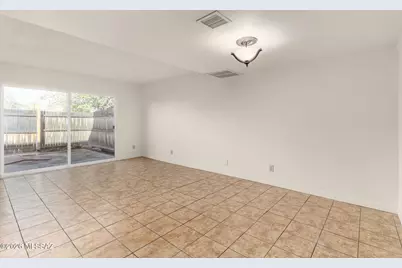 712 W Limberlost Drive #16, Tucson, AZ 85705 - Photo 7