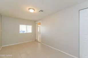 4649 E 14th St, Tucson, AZ 85711 - Photo 9