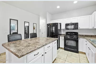 12084 W Makenna Lane, Marana, AZ 85653 - Photo 23