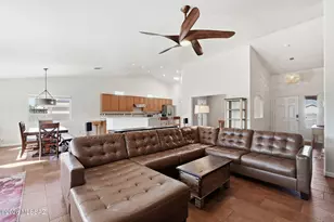 821 N Silverleaf Oak Pl, Tucson, AZ 85710 - Photo 5