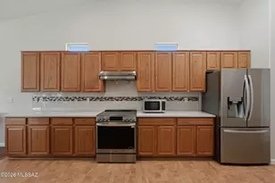 821 N Silverleaf Oak Pl, Tucson, AZ 85710 - Photo 11