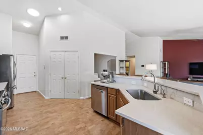 821 N Silverleaf Oak Place, Tucson, AZ 85710 - Photo 13
