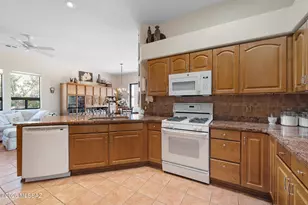4899 S Tropicana Dr, Green Valley, AZ 85622 - Photo 27