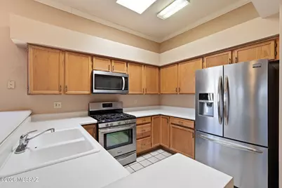 9489 E Lochnay Lane, Tucson, AZ 85747 - Photo 11