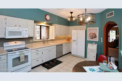 8589 N Candlewood Loop, Tucson, AZ 85704 - Photo 7