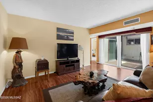 8427 E Foursome Ln, Tucson, AZ 85710 - Photo 9