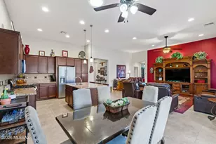 2209 E Bluejay Bluff Ln, Green Valley, AZ 85614 - Photo 17