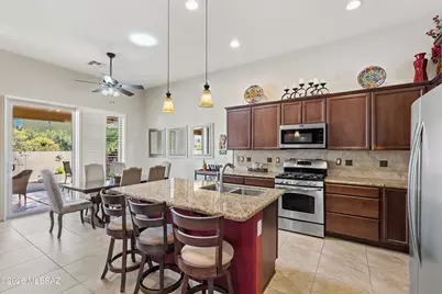 2209 E Bluejay Bluff Lane, Green Valley, AZ 85614 - Photo 13