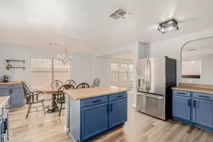 10168 N Pitchingwedge Ln, Tucson, AZ 85737 - Photo 11