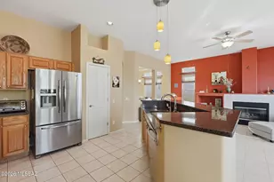 302 W Continental Vista Pl, Green Valley, AZ 85614 - Photo 11