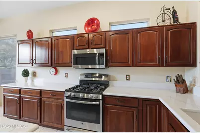 8083 W Greensleeves Way, Tucson, AZ 85743 - Photo 7