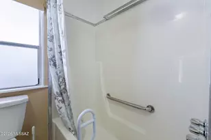 240 W Cumaro Dr, Green Valley, AZ 85614 - Photo 19