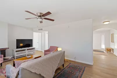 210 W Meadowbrook Drive, Oro Valley, AZ 85704 - Photo 15