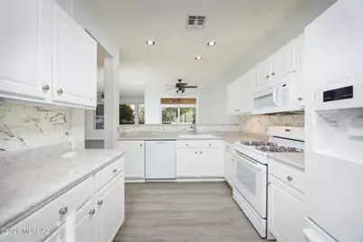 9238 N Crimson Stone Place, Tucson, AZ 85743 - Photo 7