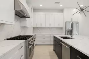 375 Periwinkle Ct, Marco Island, FL 34145 - Photo 9