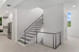 375 Periwinkle Ct, Marco Island, FL 34145 - Photo 5