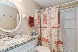 805 River Point Dr, Naples, FL 34102 - Photo 9