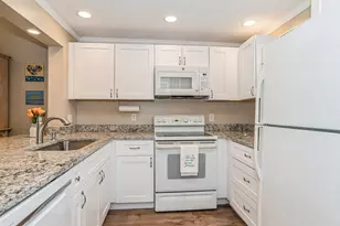 805 River Point Dr, Naples, FL 34102 - Photo 5