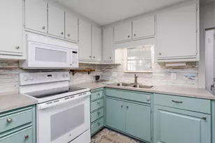 469 Riviera Blvd W, Naples, FL 34112 - Photo 9