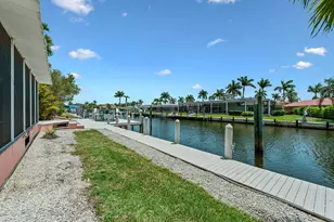 848 Buttonwood Ct, Marco Island, FL 34145 - Photo 5