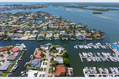 843 Buttonwood Court, Marco Island, FL 34145 - Photo 15