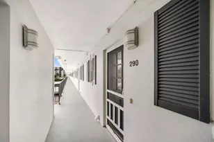 290 Banyan Blvd, Naples, FL 34102 - Photo 25