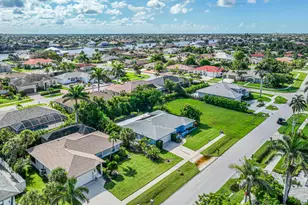 211 W Flamingo Cir, Marco Island, FL 34145 - Photo 23