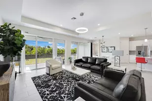 303 Indies Dr W, Naples, FL 34114 - Photo 3