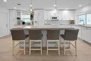 19 E Pelican St, Naples, FL 34113 - Photo 7