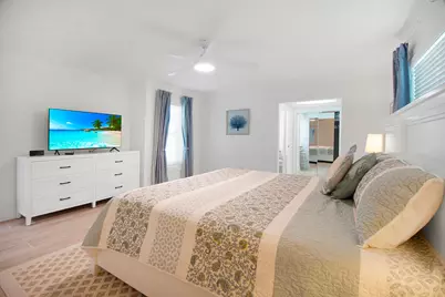 19 E Pelican Street, Naples, FL 34113 - Photo 17