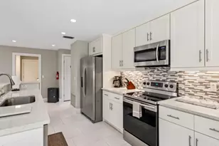 291 W Flamingo Cir, Marco Island, FL 34145 - Photo 5