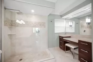 300 Park Shore Dr, Naples, FL 34103 - Photo 17