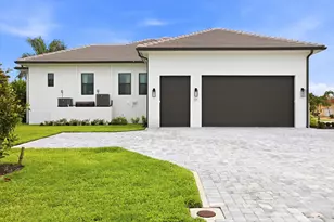 211 Landmark St, Marco Island, FL 34145 - Photo 3