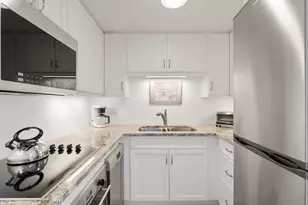 140 Seaview Ct, Marco Island, FL 34145 - Photo 5