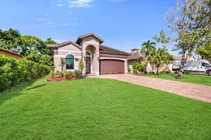 833 109th Ave N, Naples, FL 34108 - Photo 1