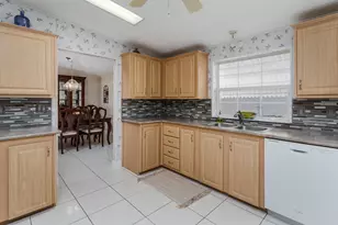 255 Riverwood Rd, Naples, FL 34114 - Photo 11