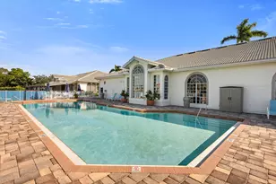 700 Saratoga Cir, Naples, FL 34104 - Photo 27