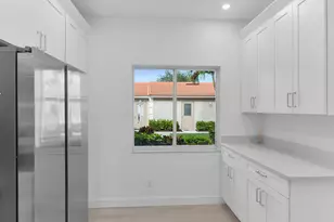 700 Saratoga Cir, Naples, FL 34104 - Photo 5