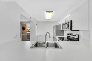 1086 Forest Lakes Dr, Naples, FL 34105 - Photo 5