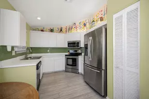 628 Woodshire Ln, Naples, FL 34105 - Photo 7