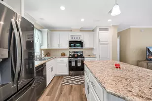 1113 Diamond Lake Cir, Naples, FL 34114 - Photo 9