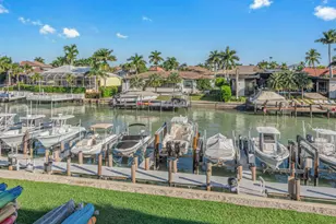 893 Collier Ct, Marco Island, FL 34145 - Photo 3