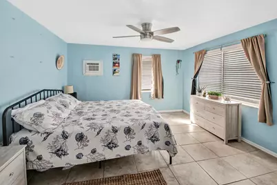 101 Pago Pago Drive E, Naples, FL 34113 - Photo 9