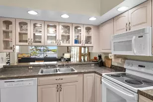 290 Newport Dr, Naples, FL 34114 - Photo 9