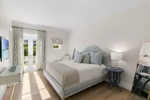 221 Aqua Ct, Naples, FL 34102 - Photo 31