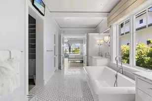 221 Aqua Ct, Naples, FL 34102 - Photo 27