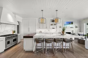 221 Aqua Ct, Naples, FL 34102 - Photo 13