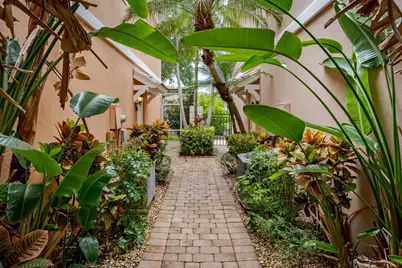 5353 Cove Circle #5353, Naples, FL 34119 - Photo 3